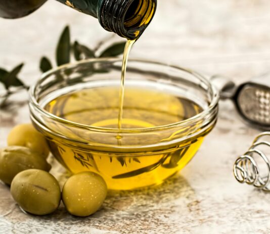 More Than Just Good Fat: The Secret Superpower of High-Polyphenol Olive Oil